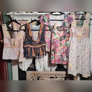 NWT NATURAL LIFE ♥️ Tricia Embroidered Cotton Top - Meadow Patches Medium